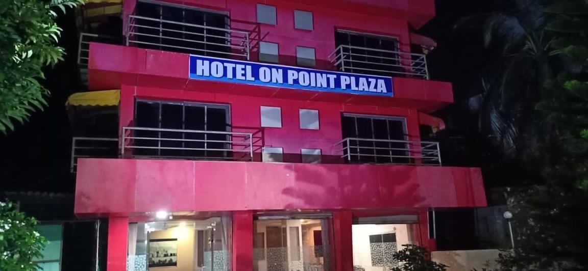 On Point Plaza Acomodação com café da manhã Murūd Exterior foto